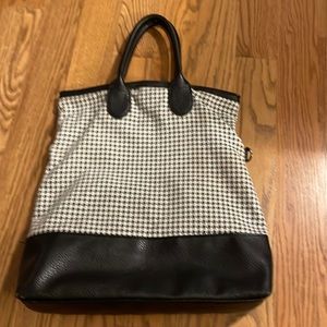 Houndstooth tote bag